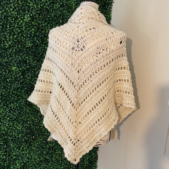 New,hand crochet, summer shawl - Picture 9 of 11